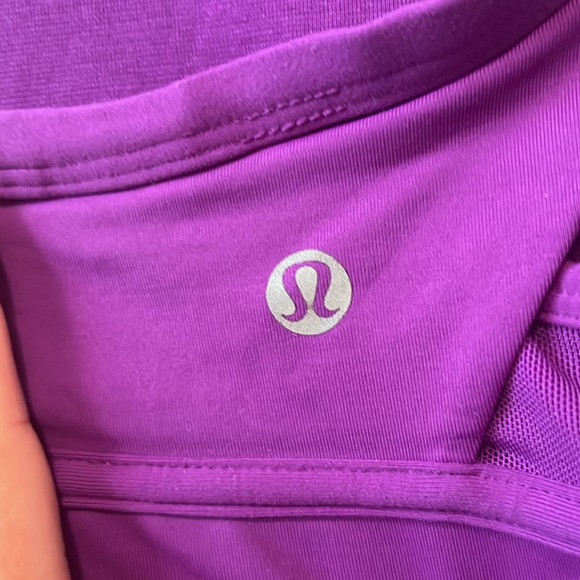 Lululemon Sports Bra Size 6 Purple**** - Picture 3 of 3